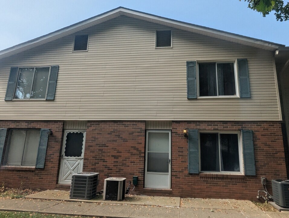 2019 50th St SE in Canton, OH - Foto de edificio