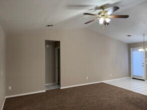 1636 High Cir in Norman, OK - Foto de edificio - Building Photo