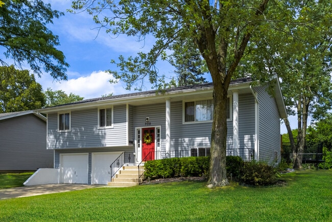 908 Jeffery Ct in Schaumburg, IL - Building Photo - Building Photo