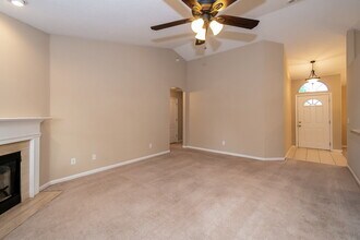 10341 Shelby Creek Rd N in Jacksonville, FL - Foto de edificio - Building Photo