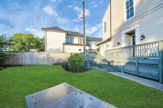 4005 Woodshire Vlg Ests in Houston, TX - Building Photo - Building Photo