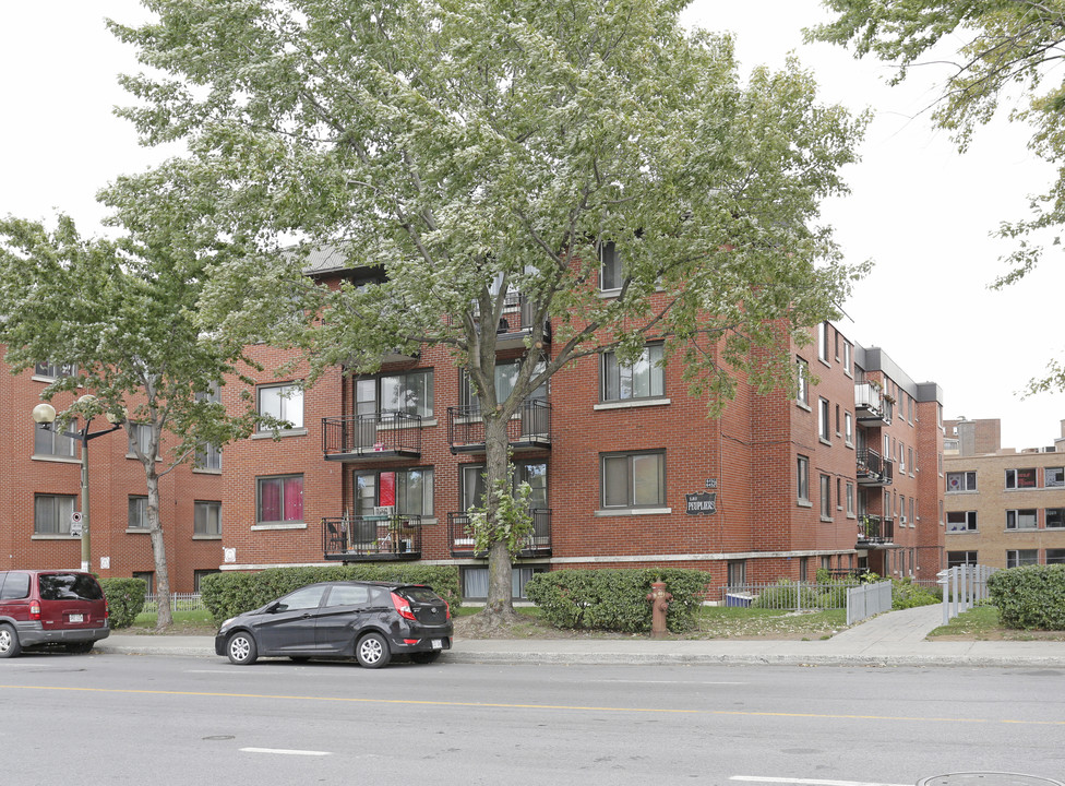 6450 W Sherbrooke O in Montréal, QC - Building Photo