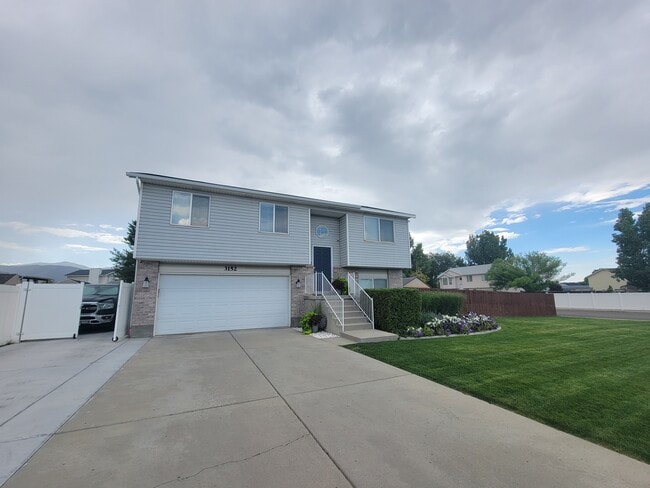 property at 3152 Marcrest Dr