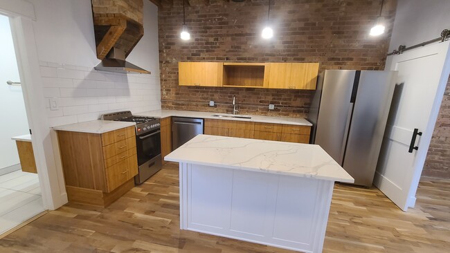 2886 S Archer Ave, Unit 2 Rear in Chicago, IL - Building Photo - Building Photo