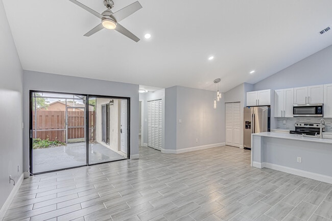 1240 Summit Pl Cir