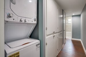 Apartment Building near SoFi with Pool, Co in Inglewood, CA - Building Photo - Building Photo