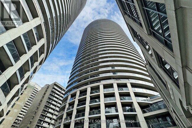 25 Carlton St. in Toronto, ON - Building Photo - Building Photo