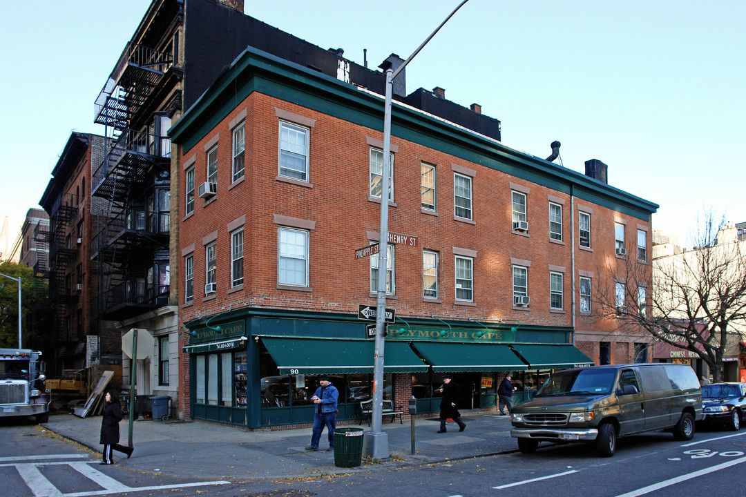 90 Henry St in Brooklyn, NY - Building Photo