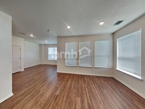 2708 Geronimo Creek in New Braunfels, TX - Foto de edificio - Building Photo