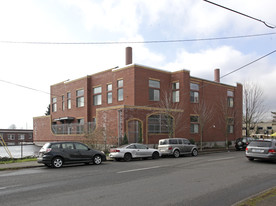 2006 SE Morrison St Apartments