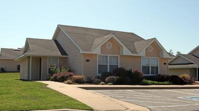 Crestview Senior Duplexes in Tulsa, OK - Building Photo - Building Photo