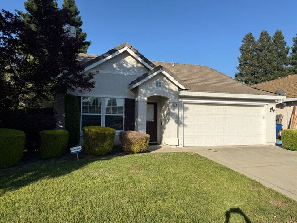 3624 Poppy Hill Way in Sacramento, CA - Building Photo