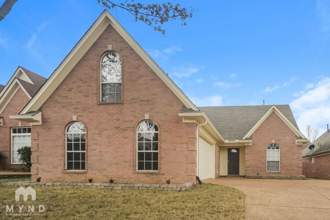 1115 Warwick Pl in Southaven, MS - Building Photo