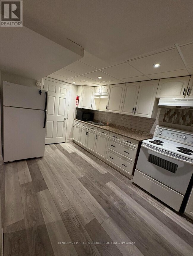 1125 Valley Ct in Oshawa, ON - Building Photo - Building Photo