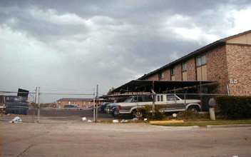 London Square Apartments in Houston, TX - Building Photo - Building Photo