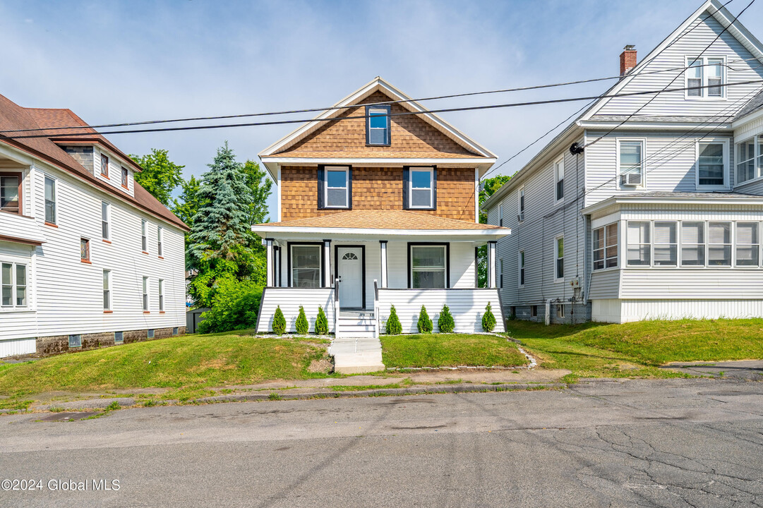 24 Slater St in Amsterdam, NY - Building Photo