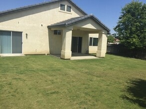5115 Vista Del Mar Ave in Bakersfield, CA - Building Photo - Building Photo
