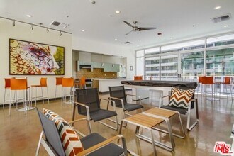 645 W 9th St in Los Angeles, CA - Building Photo - Building Photo