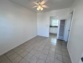 8739-8743 Firestone Blvd in Downey, CA - Foto de edificio - Building Photo