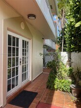 10006 SW 26th Terrace in Miami, FL - Building Photo - Building Photo
