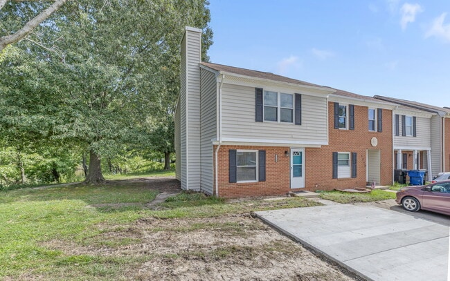 1308 Mikie Ct in Virginia Beach, VA - Building Photo - Building Photo