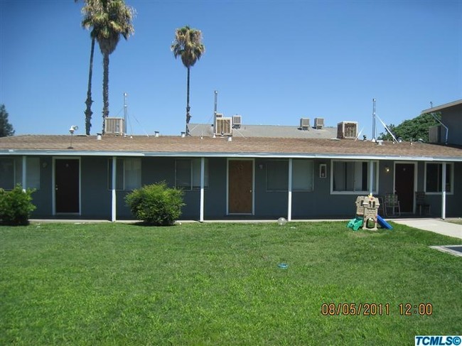 938 N A St in Tulare, CA - Building Photo - Building Photo