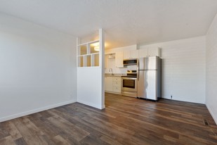 24 E 1700 S in Salt Lake City, UT - Building Photo - Interior Photo