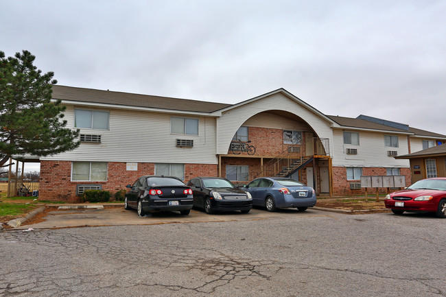 Hillcrest Apartments in Oklahoma City, OK - Foto de edificio - Building Photo