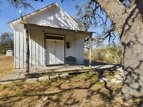 6674 W US Hwy 290 Service Rd in Fredericksburg, TX - Foto de edificio - Building Photo