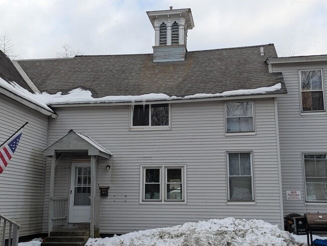 31 Chestnut St in Claremont, NH - Foto de edificio - Building Photo