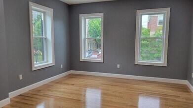 339 Cambridge St, Unit 2 in Cambridge, MA - Building Photo - Building Photo