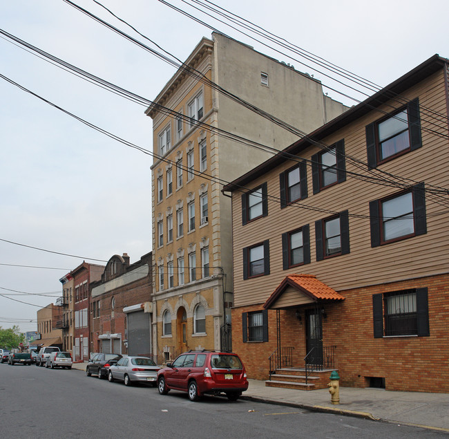 18 Madison St in Newark, NJ - Building Photo - Building Photo