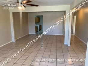 7560 Oak Chase in San Antonio, TX - Building Photo - Building Photo