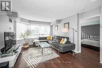 335 Webb Dr in Mississauga, ON - Building Photo - Building Photo