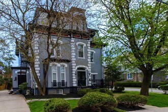 423 S Highland Ave in Pittsburgh, PA - Building Photo - Building Photo
