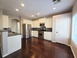 271 Echo Dell Ct in Henderson, NV - Building Photo - Building Photo