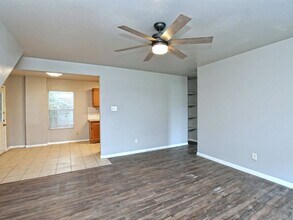 6121 Ponca St in Austin, TX - Foto de edificio - Building Photo