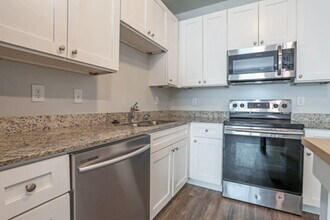 3301 Brambleton Hill Pl in Forest Hill, TX - Foto de edificio - Building Photo