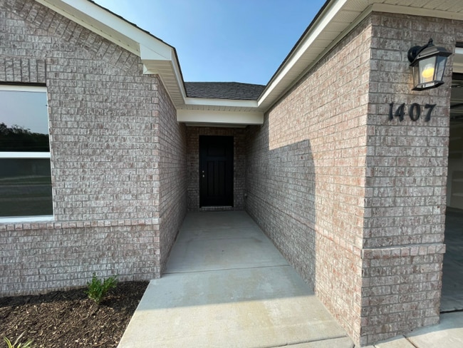 1407 E Vangston Ct in Siloam Springs, AR - Building Photo - Building Photo