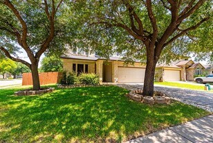 1016 Tom Seaver Pl, Unit 533 in Round Rock, TX - Building Photo