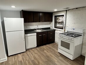 3053 N Haussen Ct in Chicago, IL - Building Photo - Building Photo