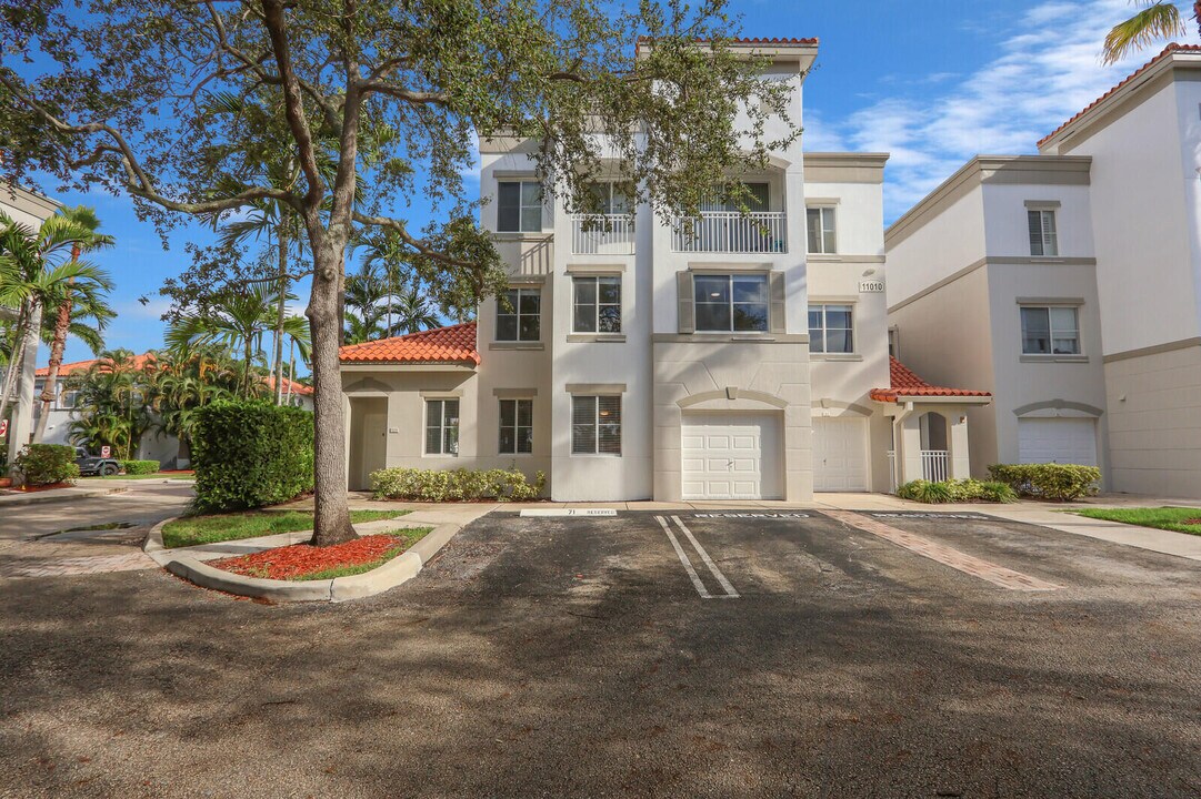 11010 Legacy Dr in Palm Beach Gardens, FL - Building Photo