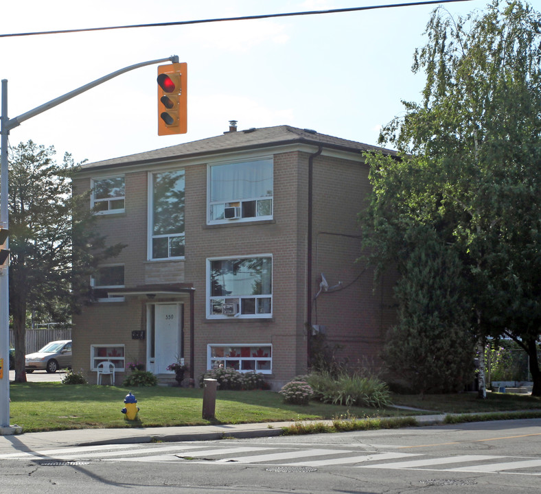 559 Danforth Rd in Toronto, ON - Building Photo