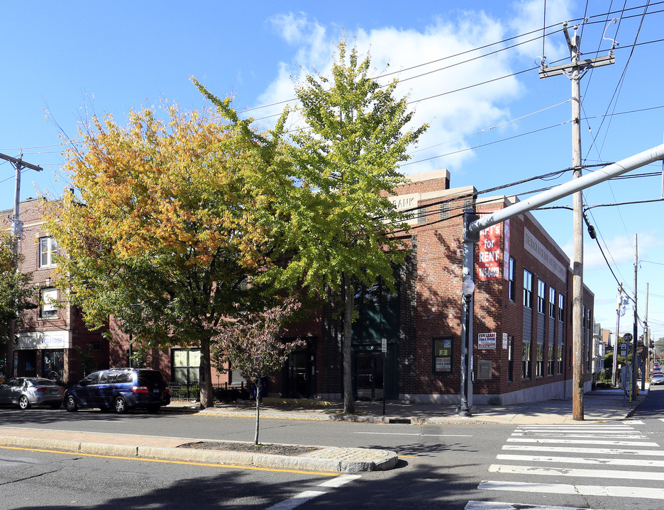 2836 Fairfield Ave in Bridgeport, CT - Building Photo