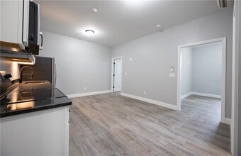 6899 Post Rd in North Kingstown, RI - Foto de edificio - Building Photo