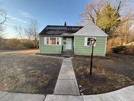 213 Emerson St in Woodbury, NJ - Building Photo