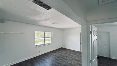 1006 10th St in West Palm Beach, FL - Building Photo - Building Photo