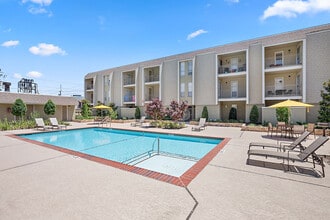 L'Esplanade in Metairie, LA - Foto de edificio - Building Photo