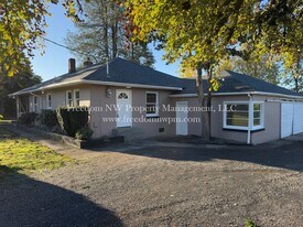 3052 Jackson Hwy in Chehalis, WA - Building Photo