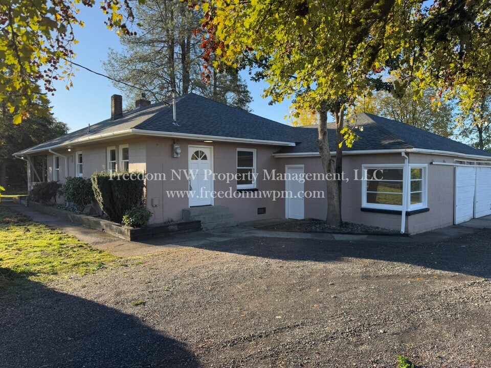 3052 Jackson Hwy in Chehalis, WA - Building Photo